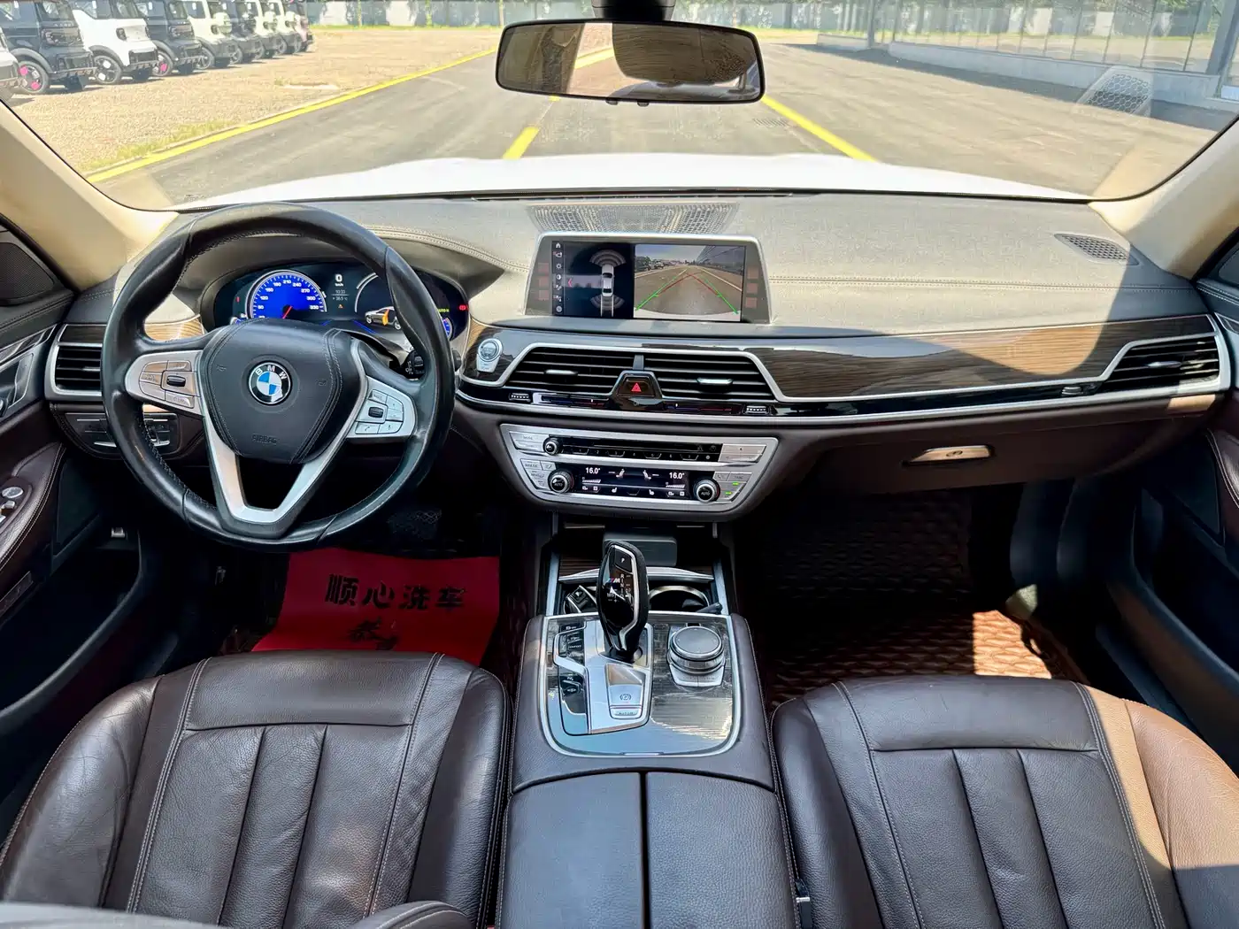 Фото 9 - BMW 7 Series