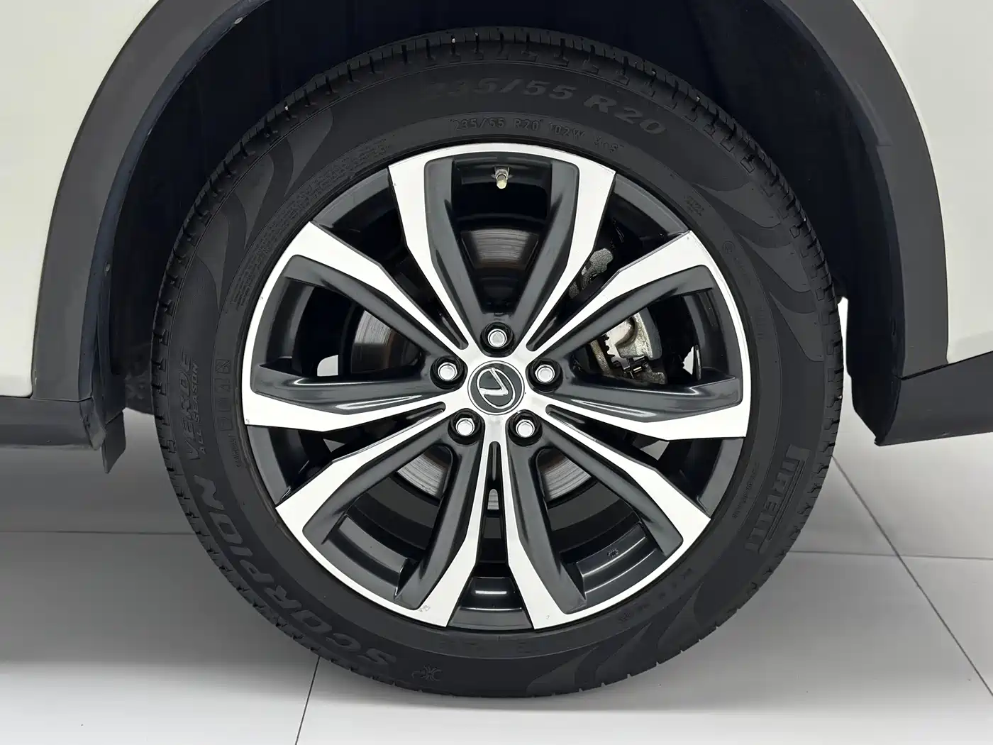 Photo 23 - Lexus RX