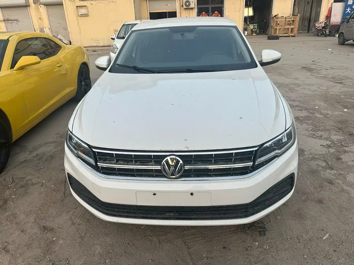 VOLKSWAGEN BORA