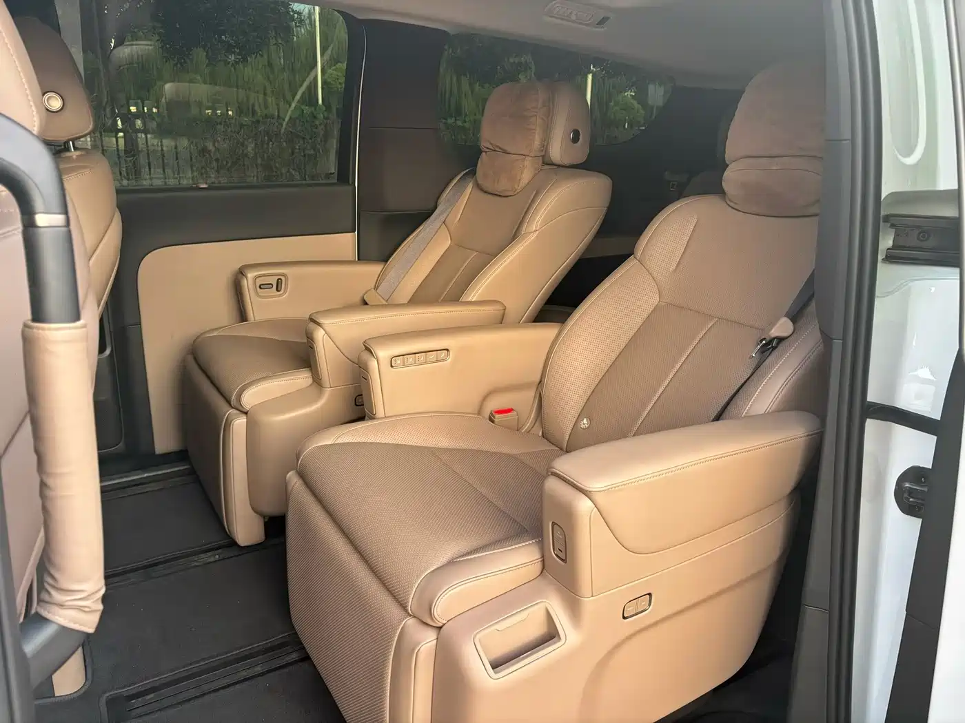 Li Auto MEGA 2025 2025 Model Home Family Special Edition