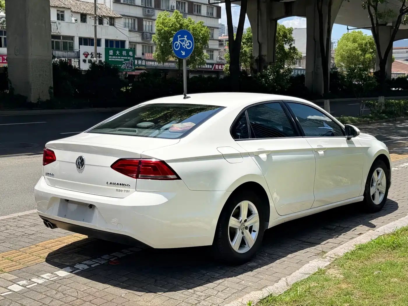 Volkswagen Lamando 2015 230TSI DSG Style фото 15