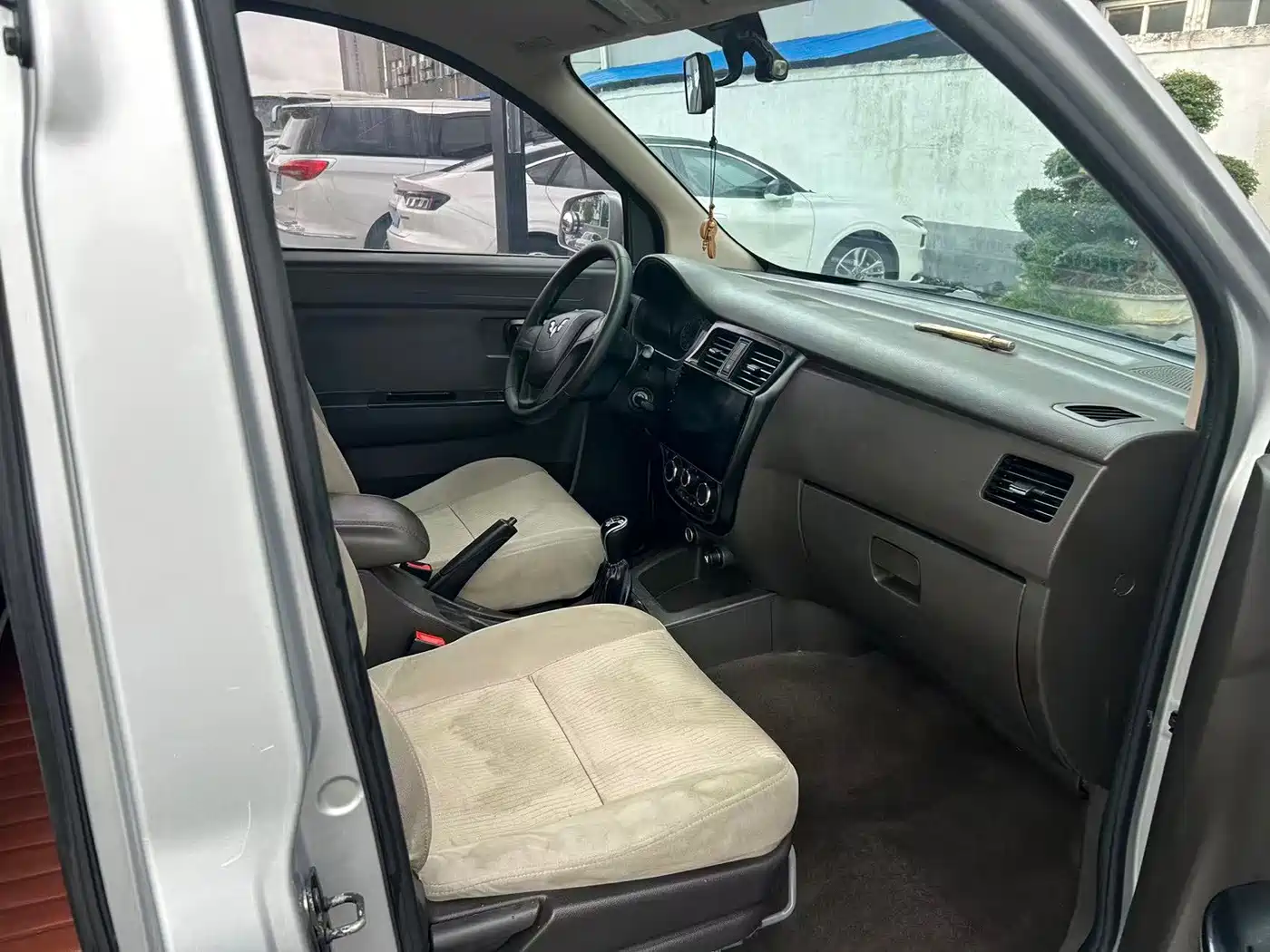 Wuling Motors Wuling Rongguang V 2019 2019 1.5L Standard China VI LAR