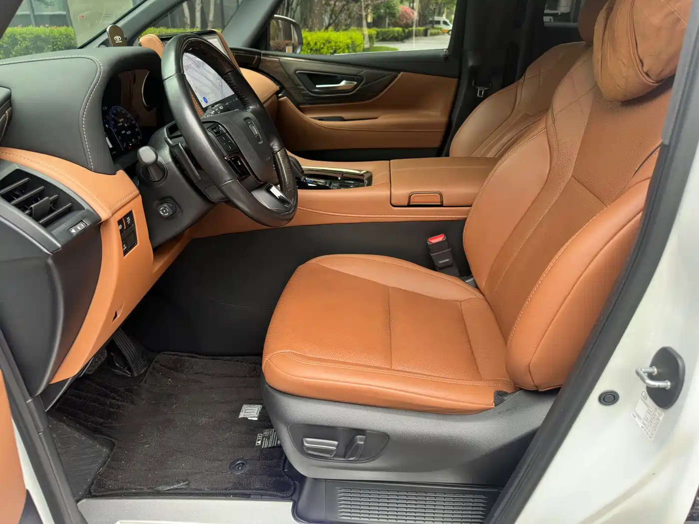Toyota Vellfire 2024 Crown Hybrid 2.5L Executive Premium Edition фото 12