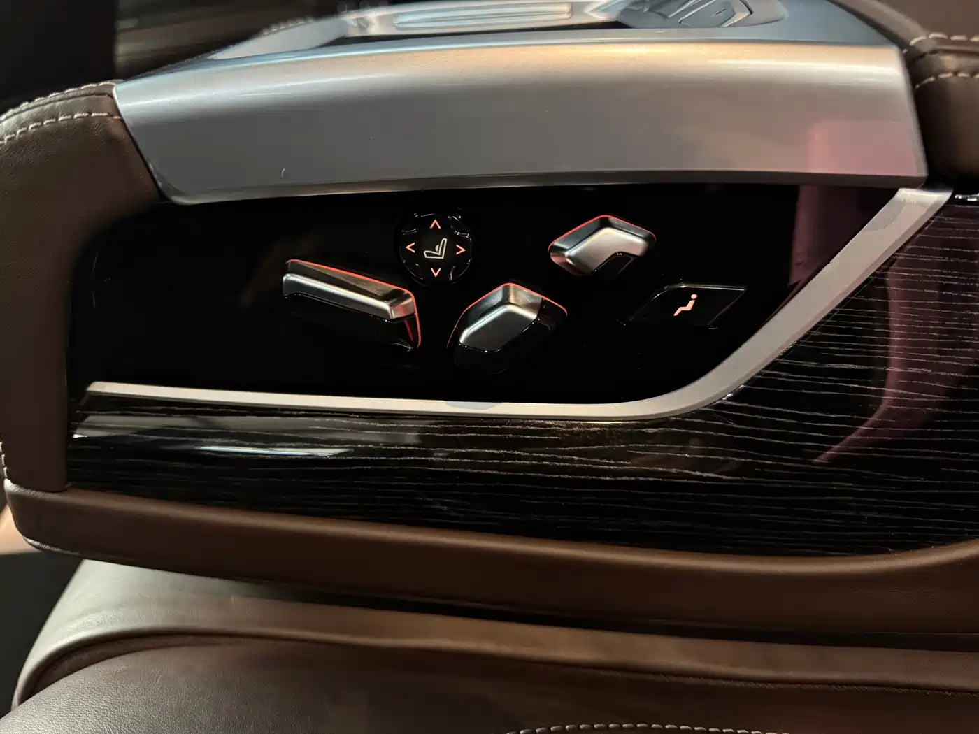 BMW 7 Series 2021 Model 730Li M Sport Package фото 19