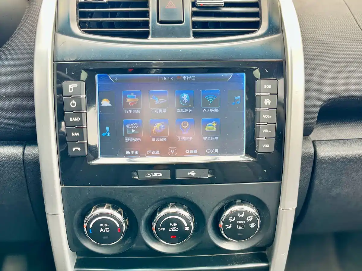 Changan CX20 2015 2014 1.4L Manual Sunroof Navigation Edition China V