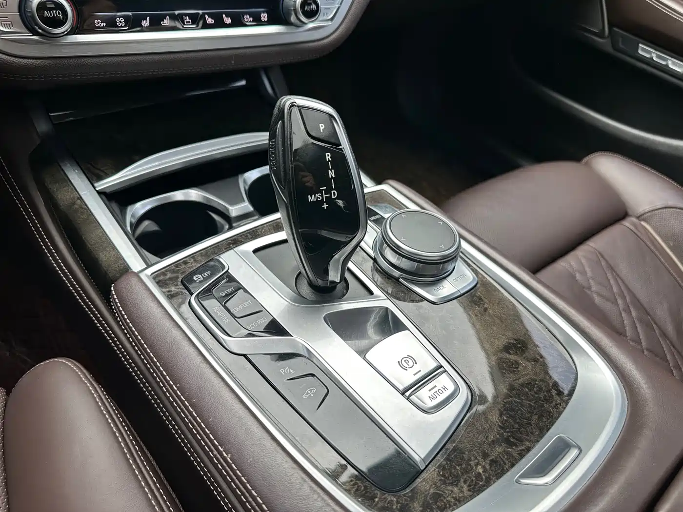 BMW 7 Series 2017 740Li Leading Edition фото 10