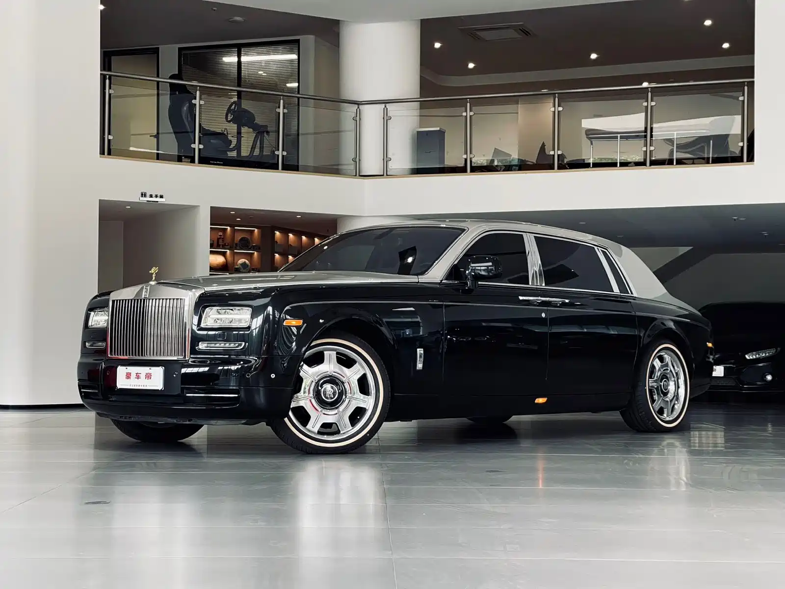 Фото 1 - Rolls-Royce Phantom