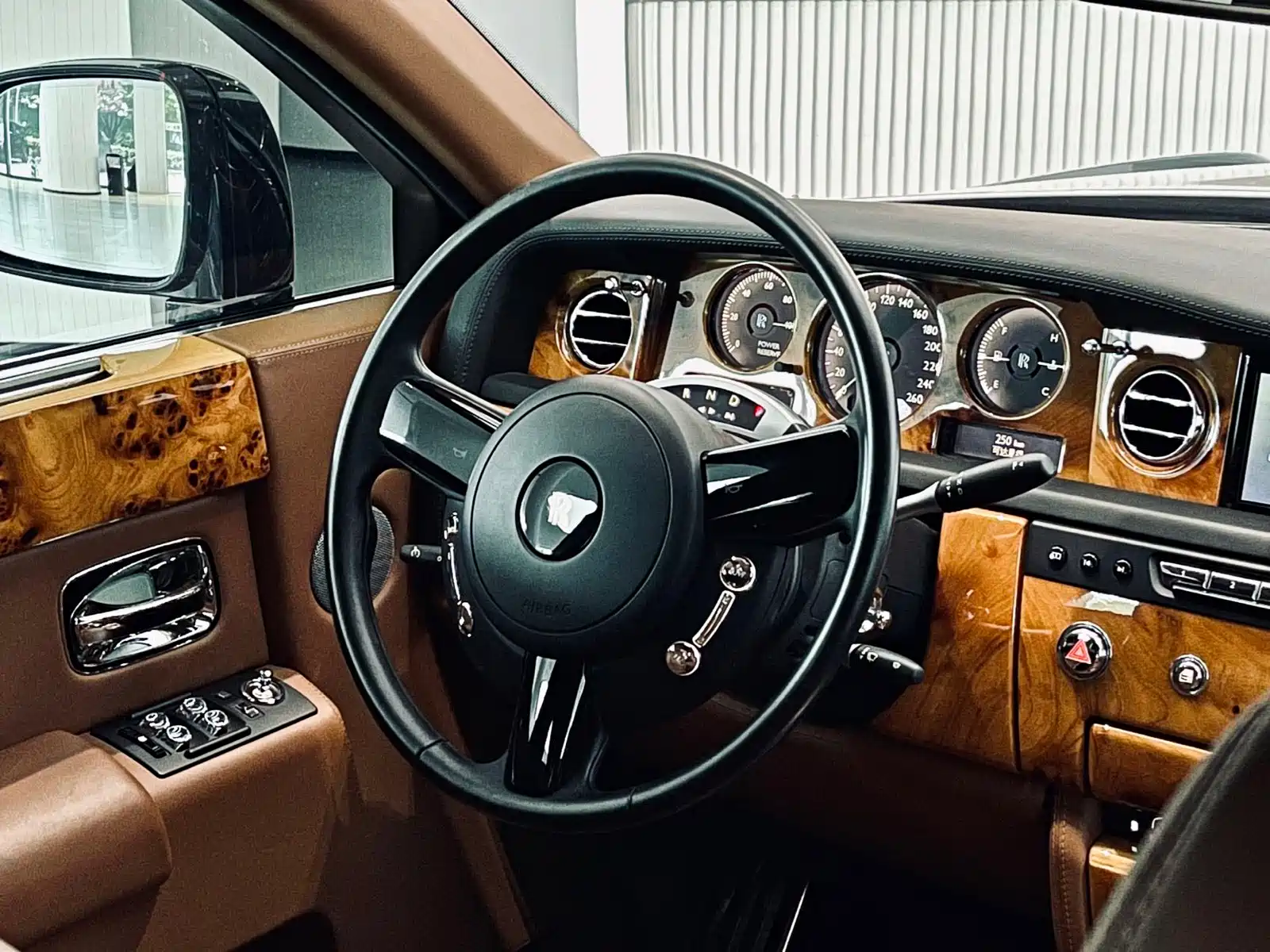 Фото 6 - Rolls-Royce Phantom
