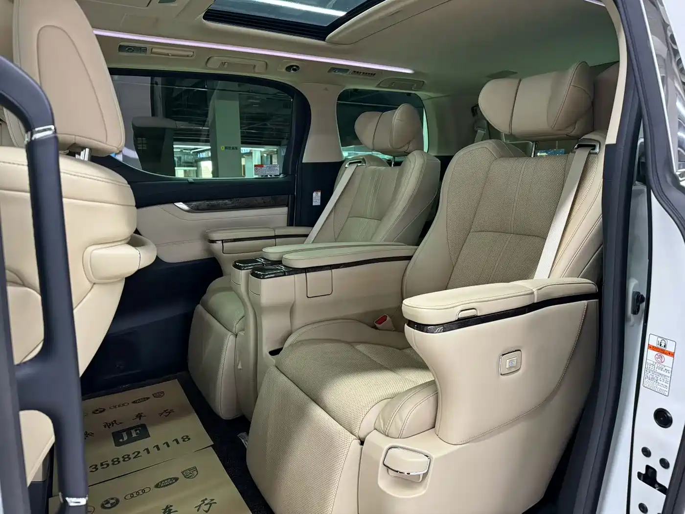 Toyota Alphard 2018 3.5L Premium фото 4