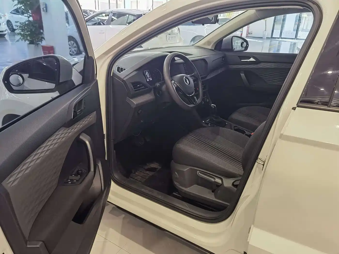 Volkswagen Tharu 2021 Model 280TSI 2WD Trend Edition фото 7