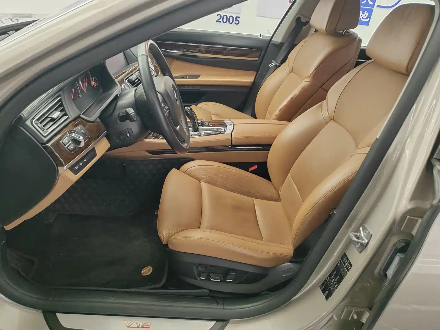 BMW 7 Series 2010 760Li фото 11