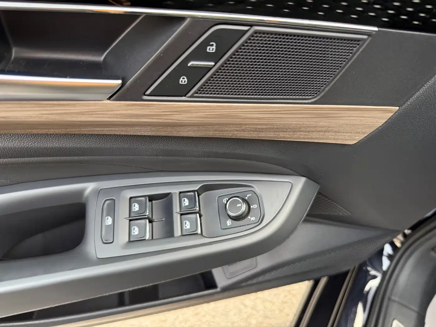 Volkswagen Passat 2020 330TSI Luxury Edition China VI фото 17