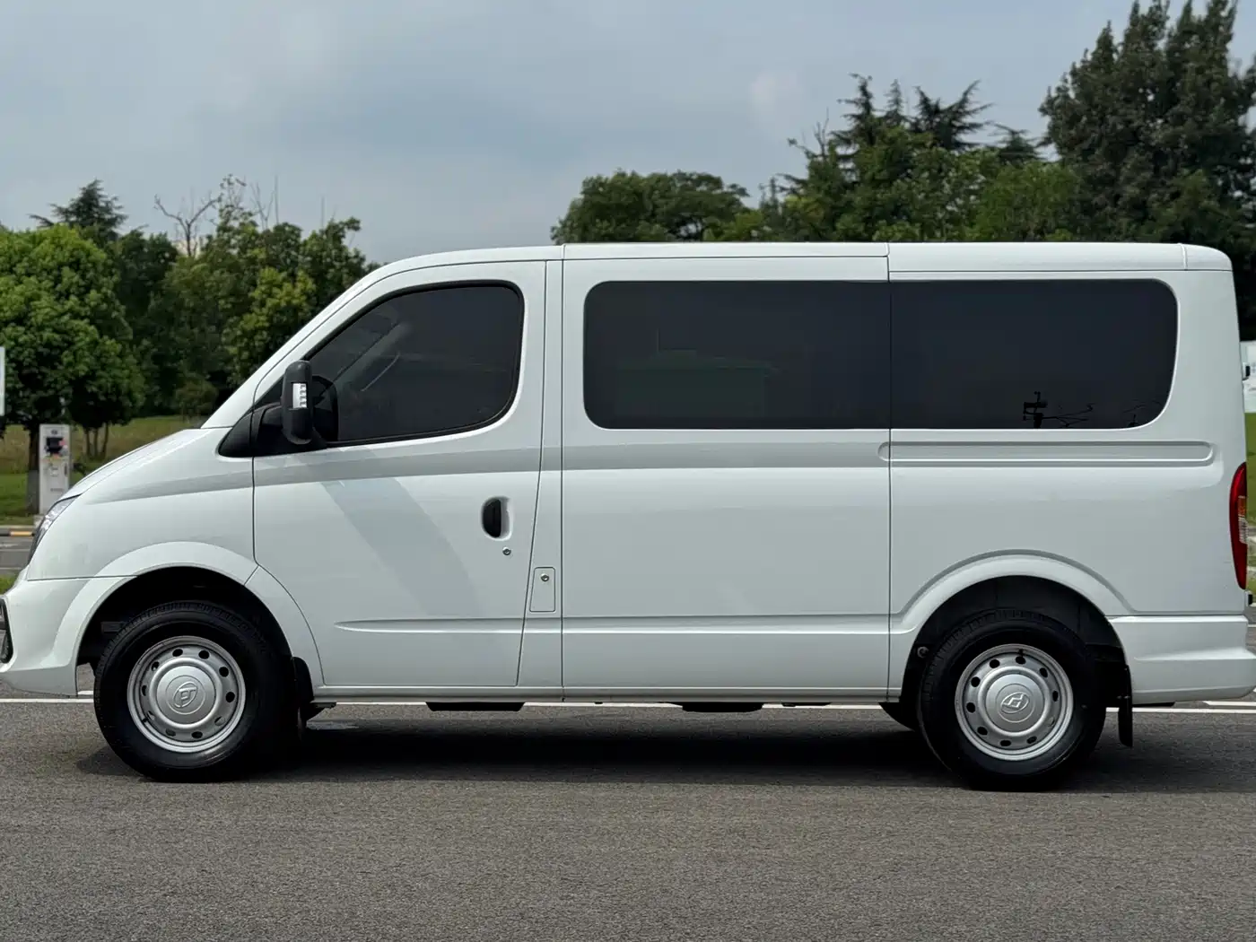 SAIC Maxus Xintu V80 2025 2025 PRO Aoyun 2.0T AMT Short Wheelbase Ultra-Low Roof 5/6-Seater