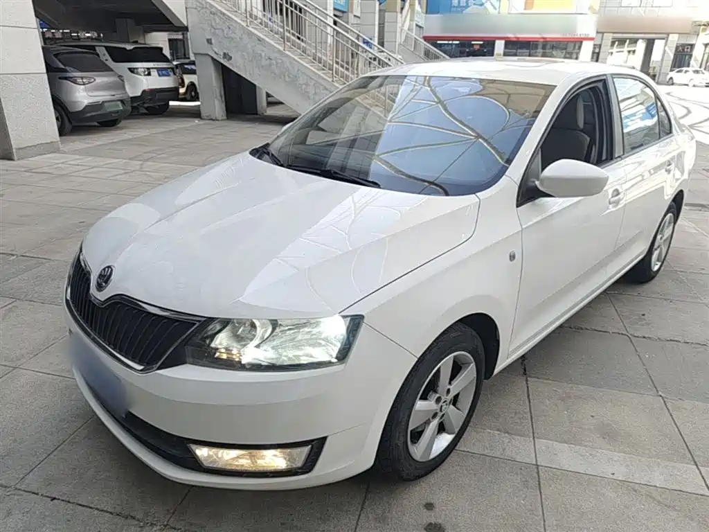 Škoda Rapid 2013 1.6L Automatic Smart Selection фото 2
