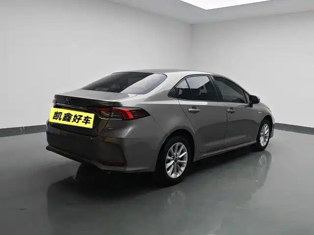 Toyota Corolla 2021 Hybrid 1.8L E-CVT Elite Edition фото 4