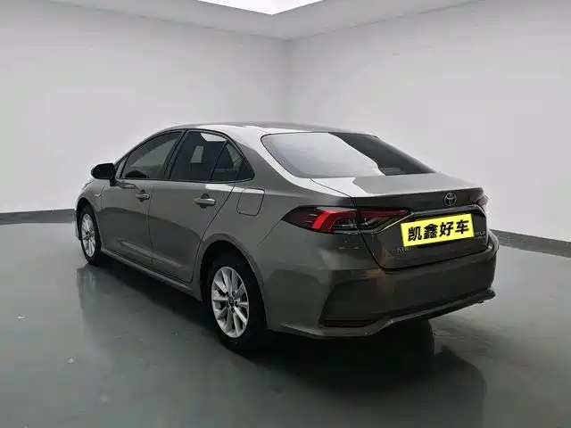 Toyota Corolla 2021 Hybrid 1.8L E-CVT Elite Edition фото 6