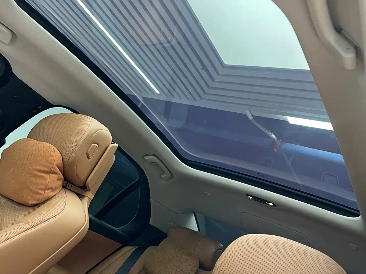 BMW 7 Series 2023 Model 735Li M Sport Package фото 15