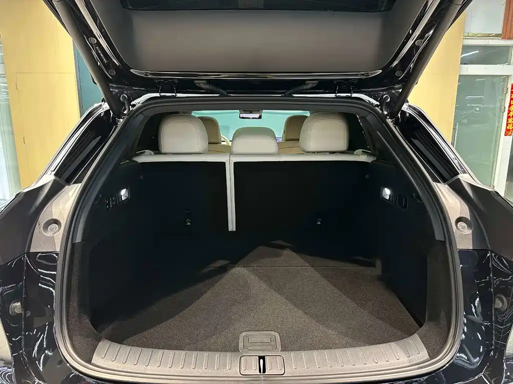Li Auto i6 2025 2025 4WD Base Model