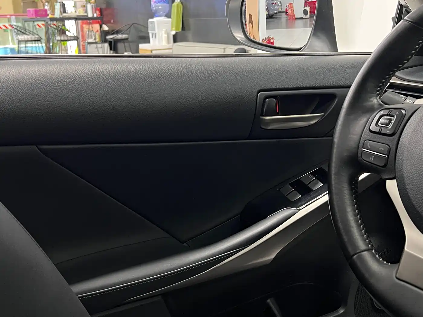 Lexus IS 2017 300 Leading Edition фото 25