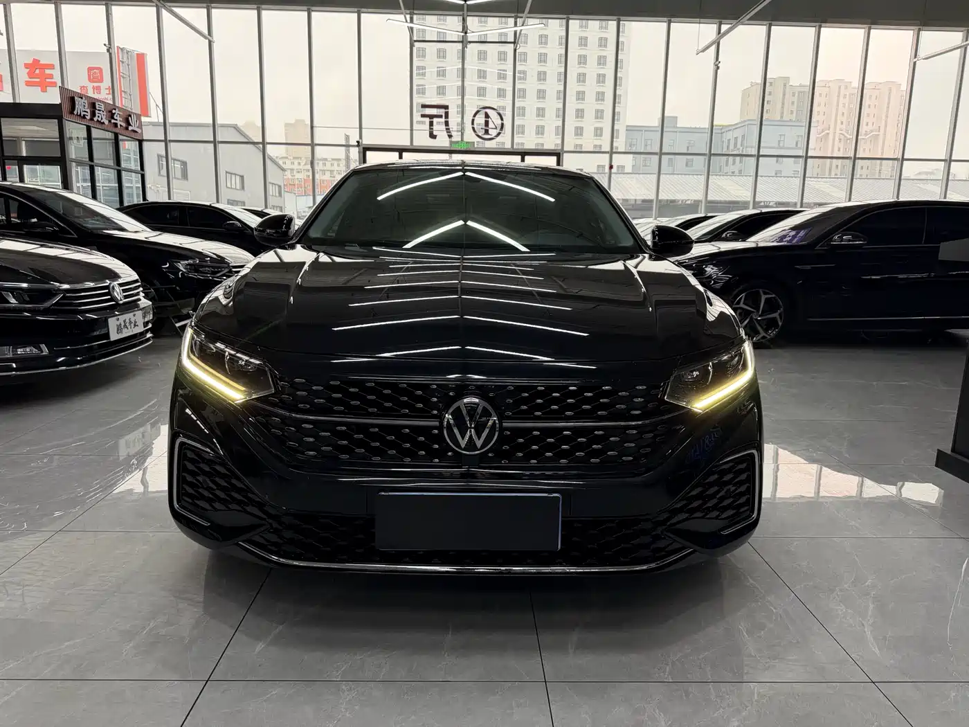 Volkswagen Passat 2022 280TSI Elite Edition фото 2