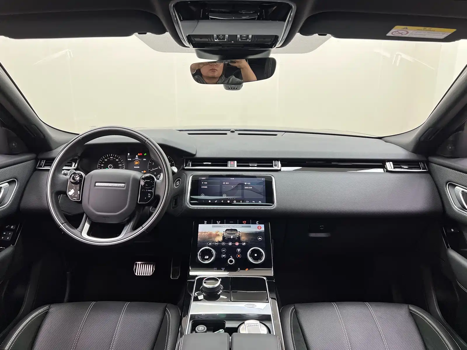 Фото 12 - Land Rover Range Rover Velar