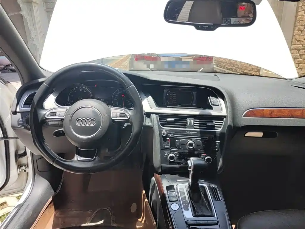 Audi A4L 2016 35 TFSI Automatic Comfort фото 6
