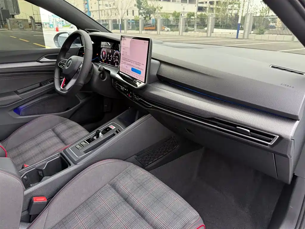 Volkswagen Golf GTI 2025 380TSI DSG GTI фото 22