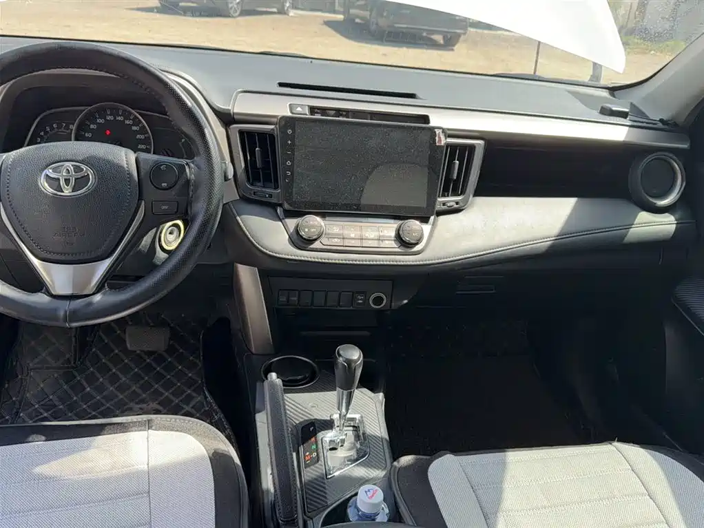 Toyota RAV4 Rongfang 2015 2.0L CVT 2WD Trend Edition фото 5