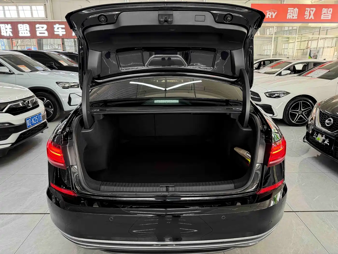 Volkswagen Passat 2022 280TSI Elite Edition фото 18