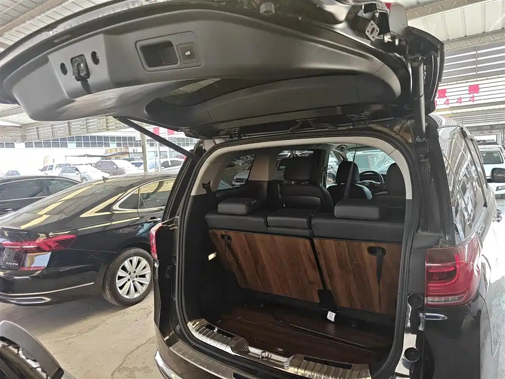 GAC Trumpchi Trumpchi M8 2021 Leading Show Series 390T Prestige Edition фото 16