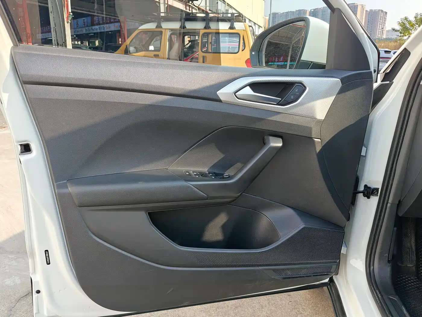 Volkswagen Tanying 2023 Model 200TSI DSG R-Line Smart Connect Edition фото 10