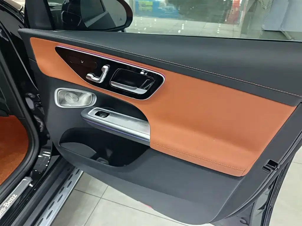 MERCEDES-BENZ GLC