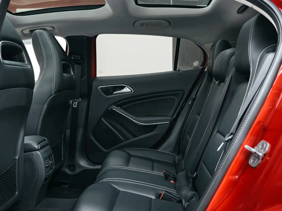 Mercedes-Benz GLA 2015 GLA 220 4MATIC Fashion Edition фото 10