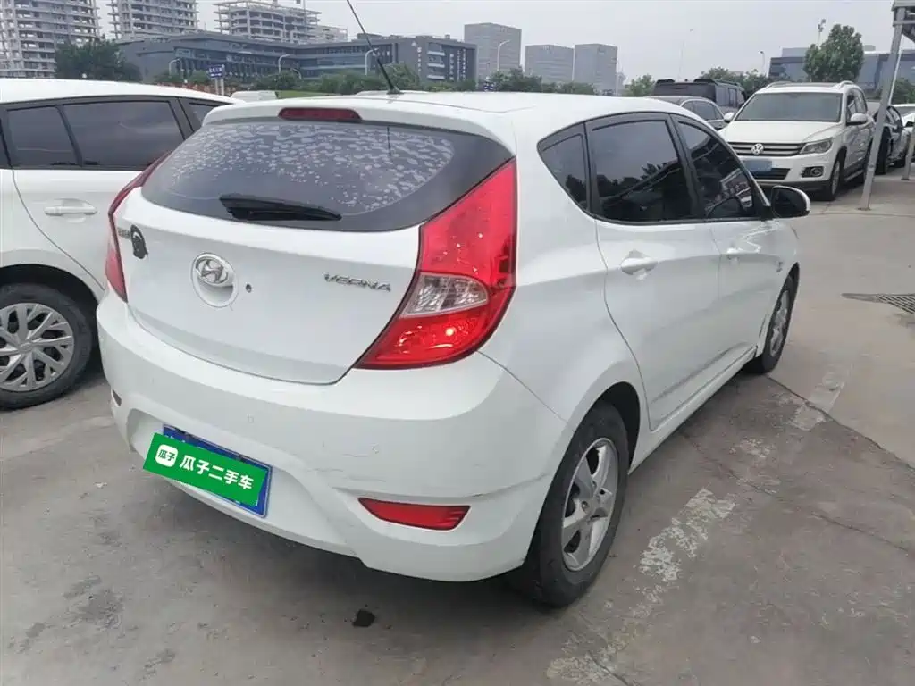 Hyundai Reina 2014 Model 1.4L Automatic GLX фото 7