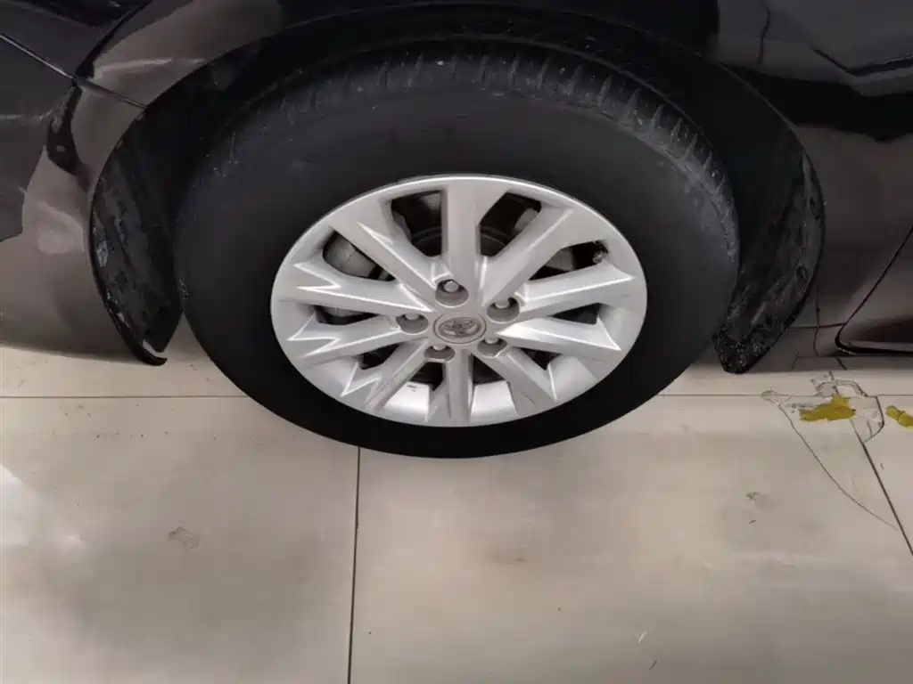 Toyota Camry 2015 2.0G Leading Edition фото 22