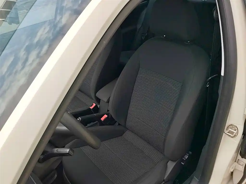 Volkswagen Lavida 2015 1.6L Automatic Trend Edition фото 15