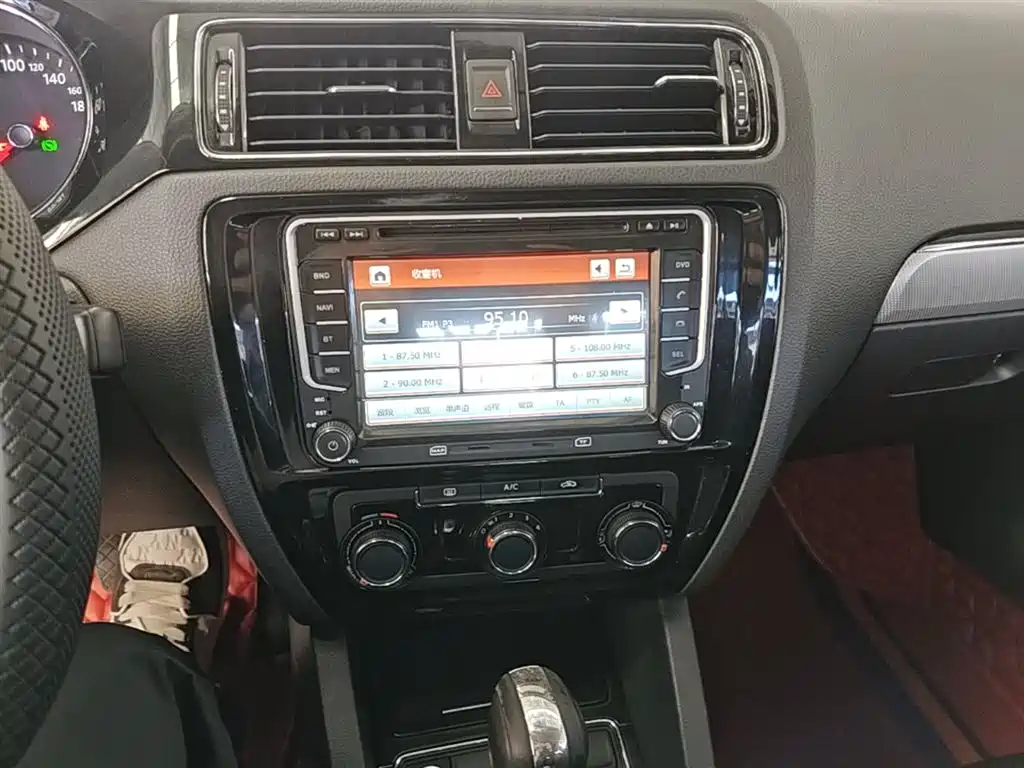 Volkswagen Sagitar 2018 1.6L Automatic Comfort фото 13