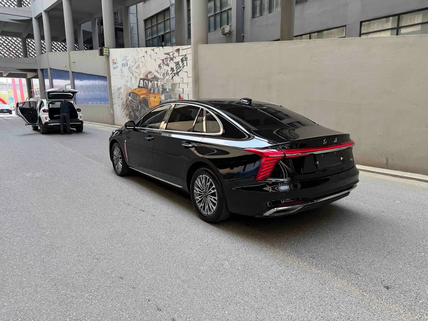 Hongqi H5 2023 1.5T DCT Smart Connect Joy Edition фото 4
