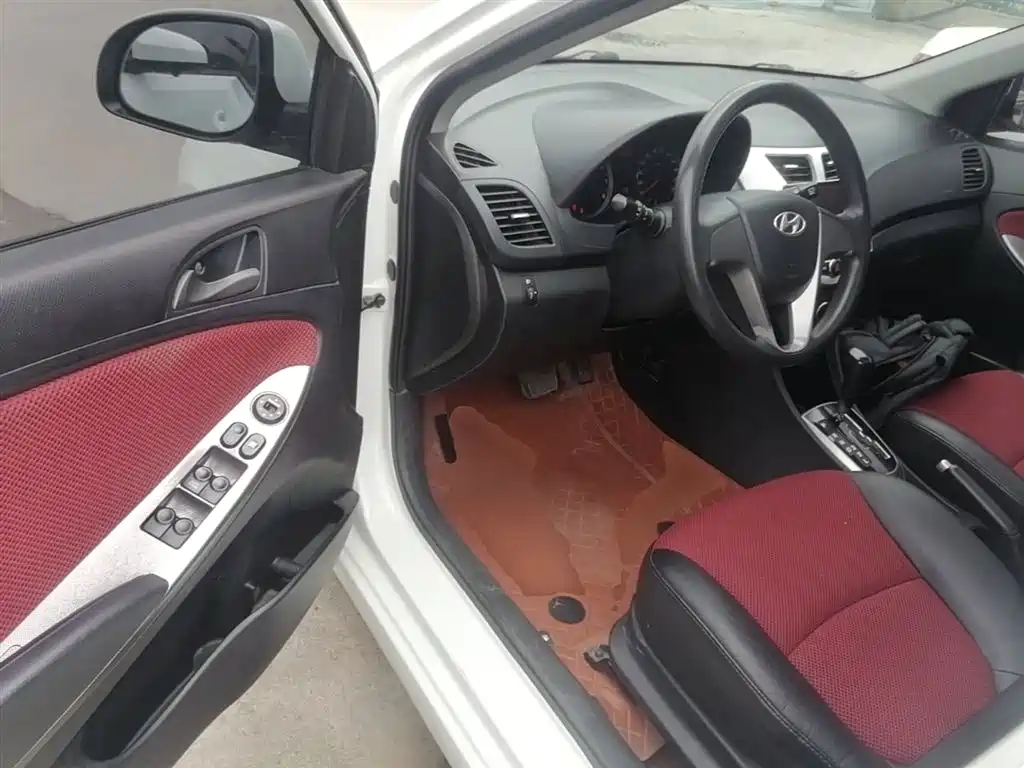 Hyundai Reina 2014 Model 1.4L Automatic GLX фото 16