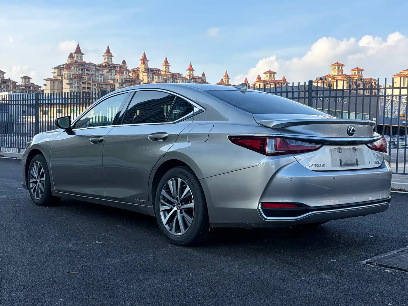 Фото 9 - Lexus ES