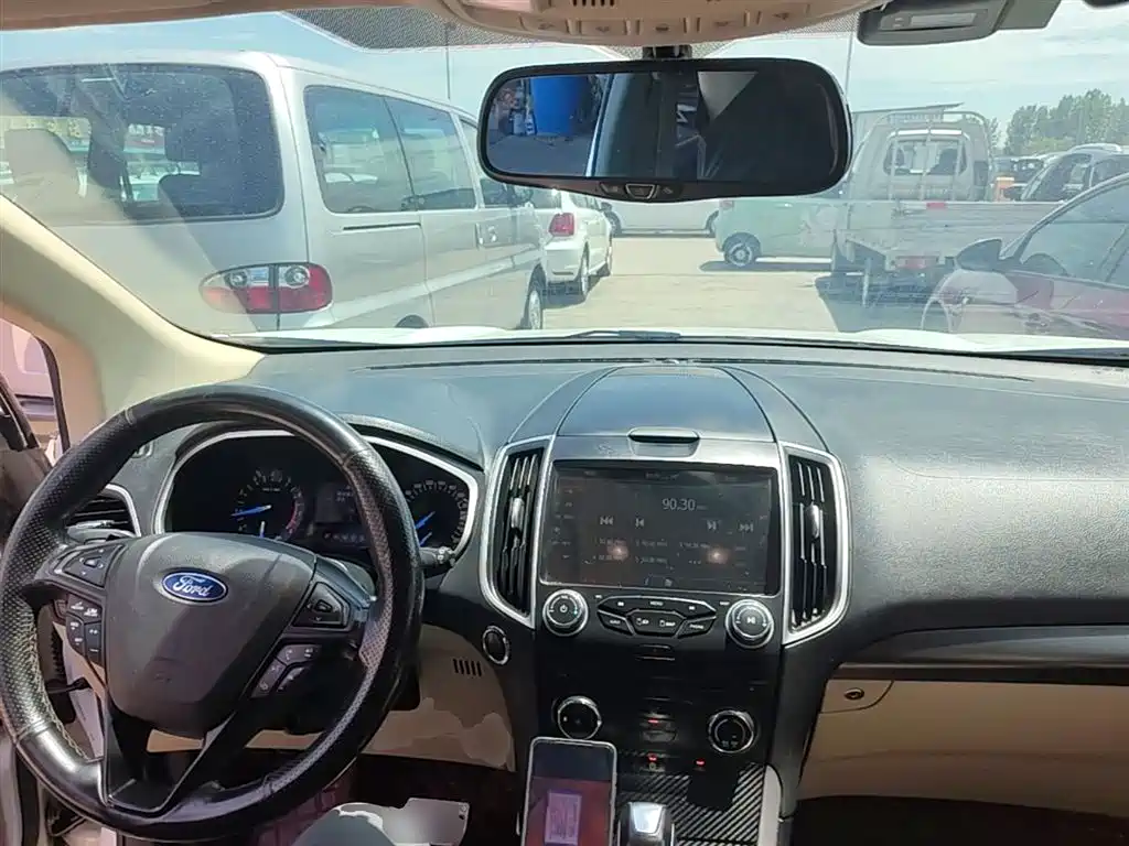 Фото 10 - Ford Edge
