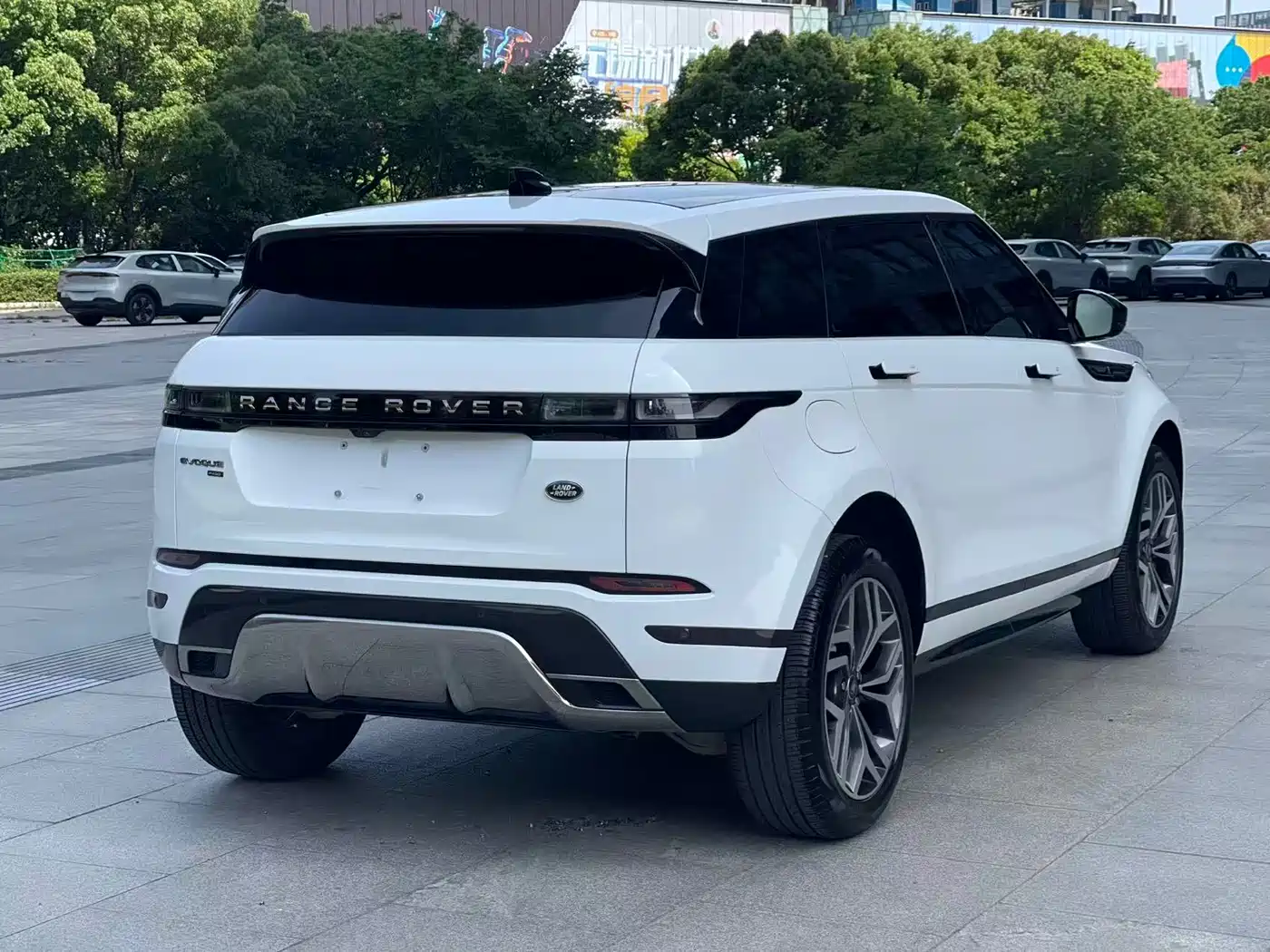 Land Rover Range Rover Evoque 2023 Range Rover Evoque L 249PS Luxury Edition фото 4