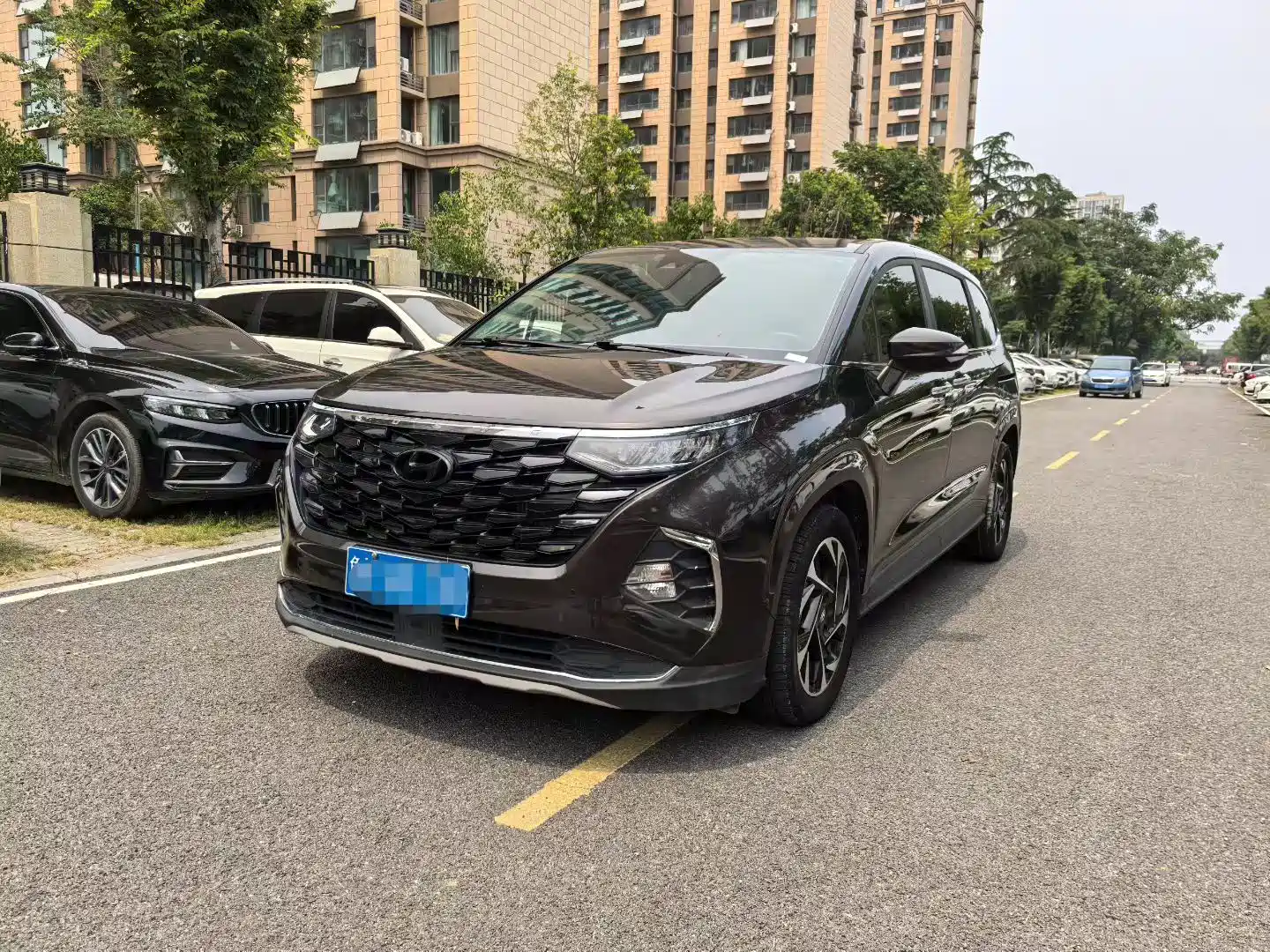 Photo 1 - Hyundai Custo