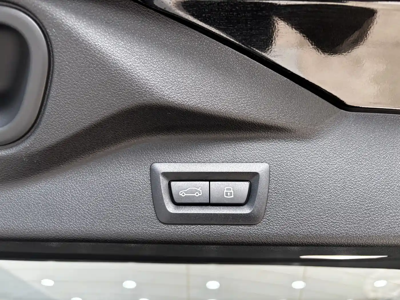 BMW X5 2025 Model xDrive 40Li M Sport Blackout Package фото 30