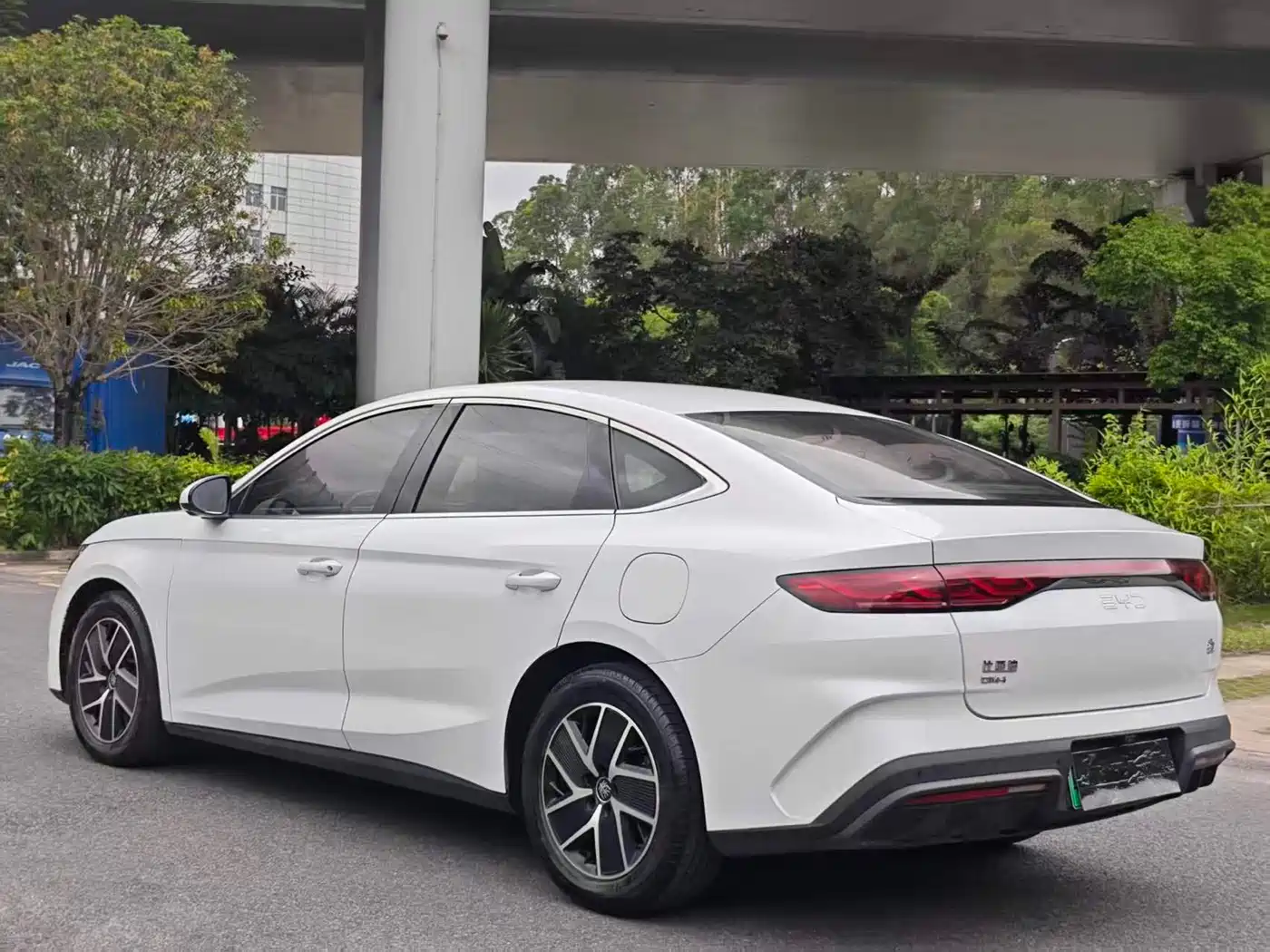BYD Qin L 2024 DM-i 80KM Leading Edition фото 6