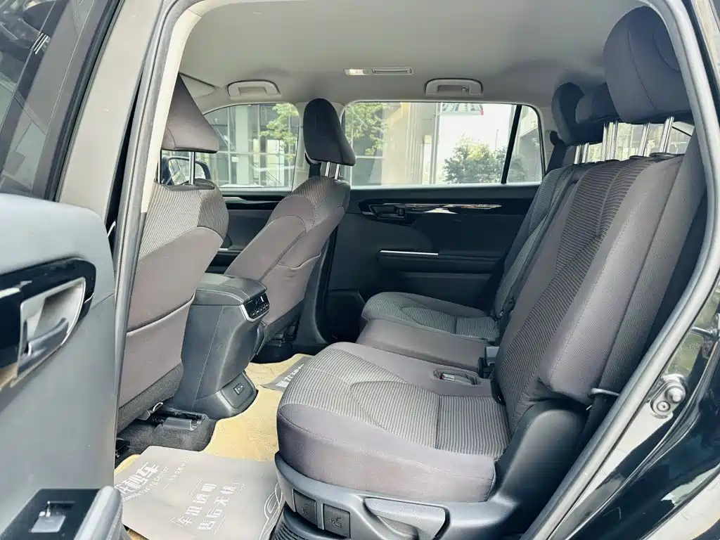 Фото 12 - Toyota Highlander