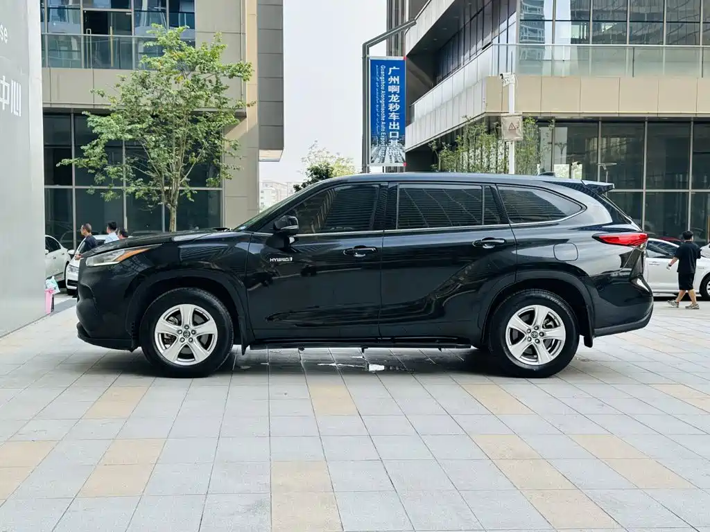 Фото 4 - Toyota Highlander