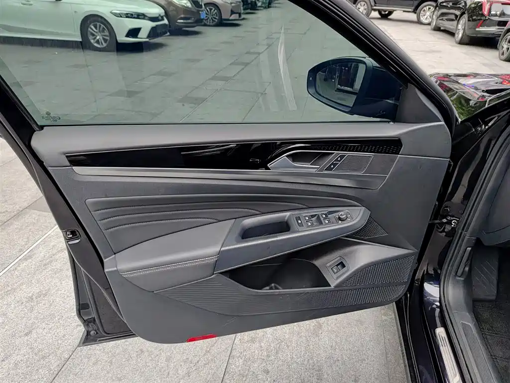 Volkswagen Passat 2022 330TSI Elite Edition фото 6