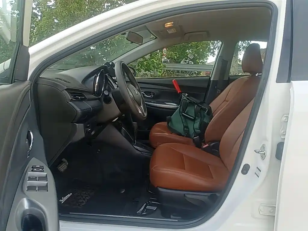 Toyota YARiS L Zhi Xuan 2015 1.5E Auto Charming Edition фото 16