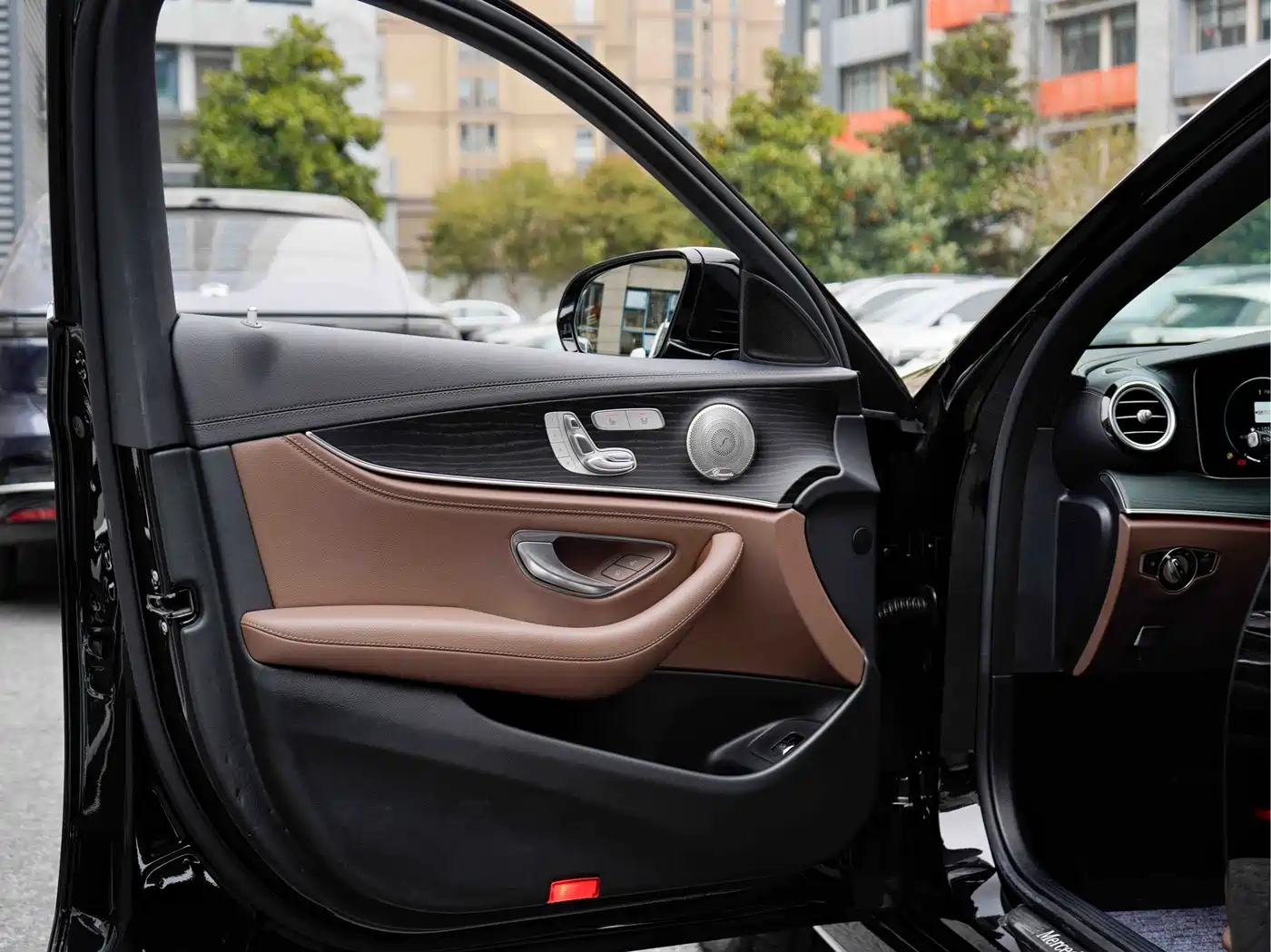 Mercedes-Benz E-Class 2023 E 300 L Sport Luxury фото 13